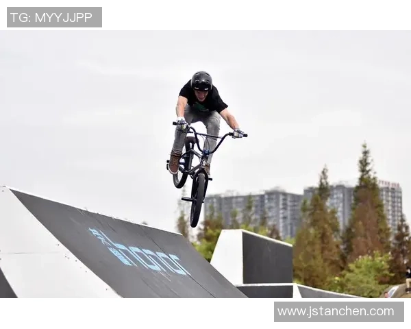 成都滑板队边路渗透战术分析与实际表现的得失总结